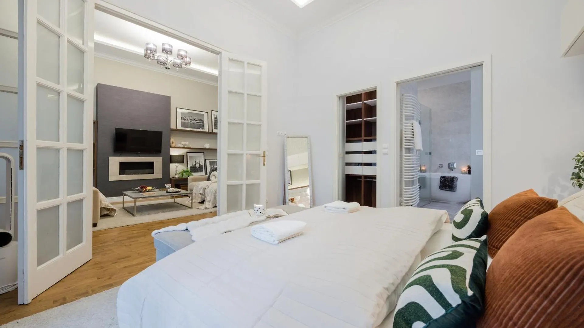 בודפשט Skyline Serenity Retreat - Regi Most Famous Street