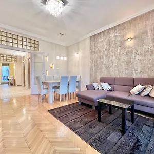 Exclusive Colourful Flat In The Appartement